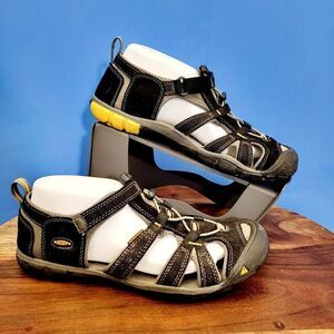 KEEN Hiking Sandal CNX Waterproof Black Yellow Men/Youth Size 7